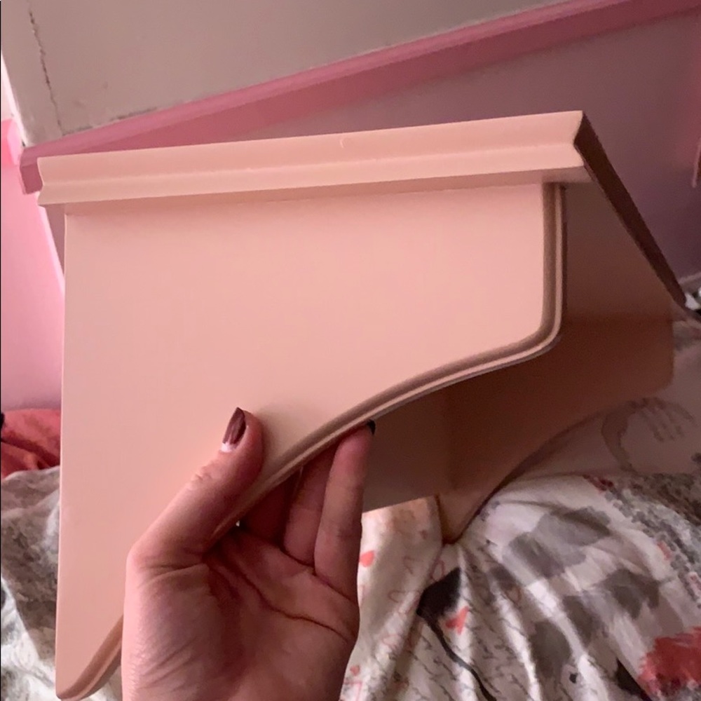 Pink shelf - Picture 2 of 4